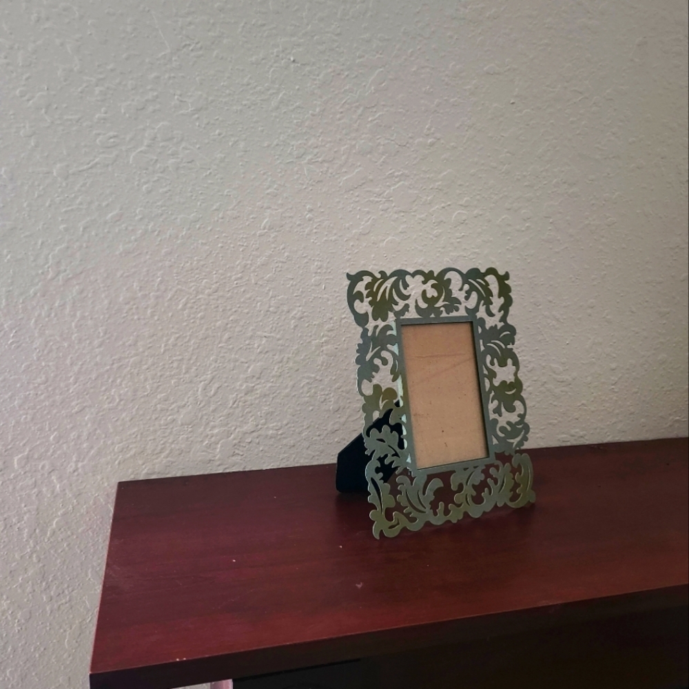 Lovely green foliage picture frame for 5"x7" picture